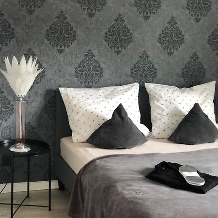 Body Kult Loft - Modernes Appartement Mit 2 Separaten Schlafzimmern ツウィッカウ エクステリア 写真